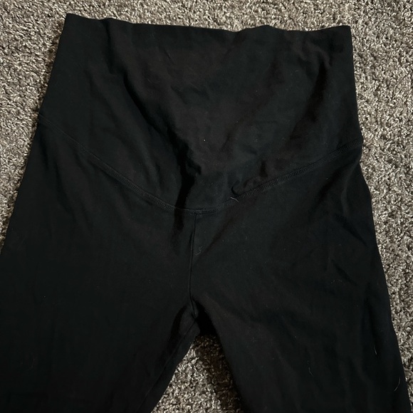 Old Navy 4 way stretch maternity leggings size medium - Picture 4 of 6